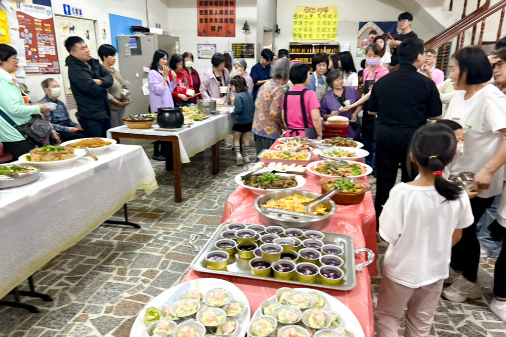 錦免姐妹與團隊預備母親節愛宴