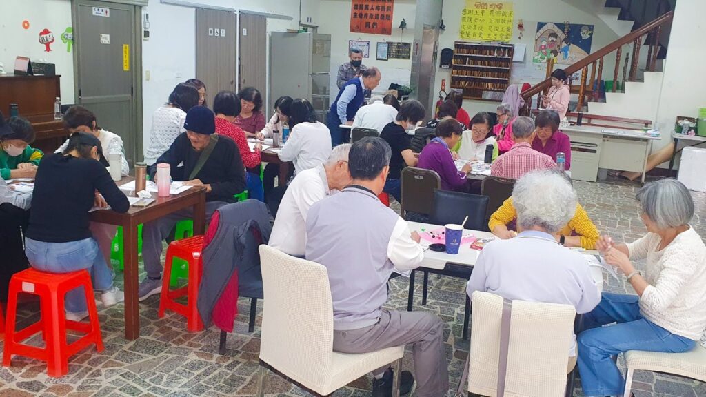 2026.04.08｜松年樂活站-動手設計海報：從參與到創作的轉變